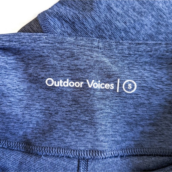 Outdoor Voices Warmup 3/4 Two-Tone Leggings in Black & Navy Blue - Picture 13 of 13